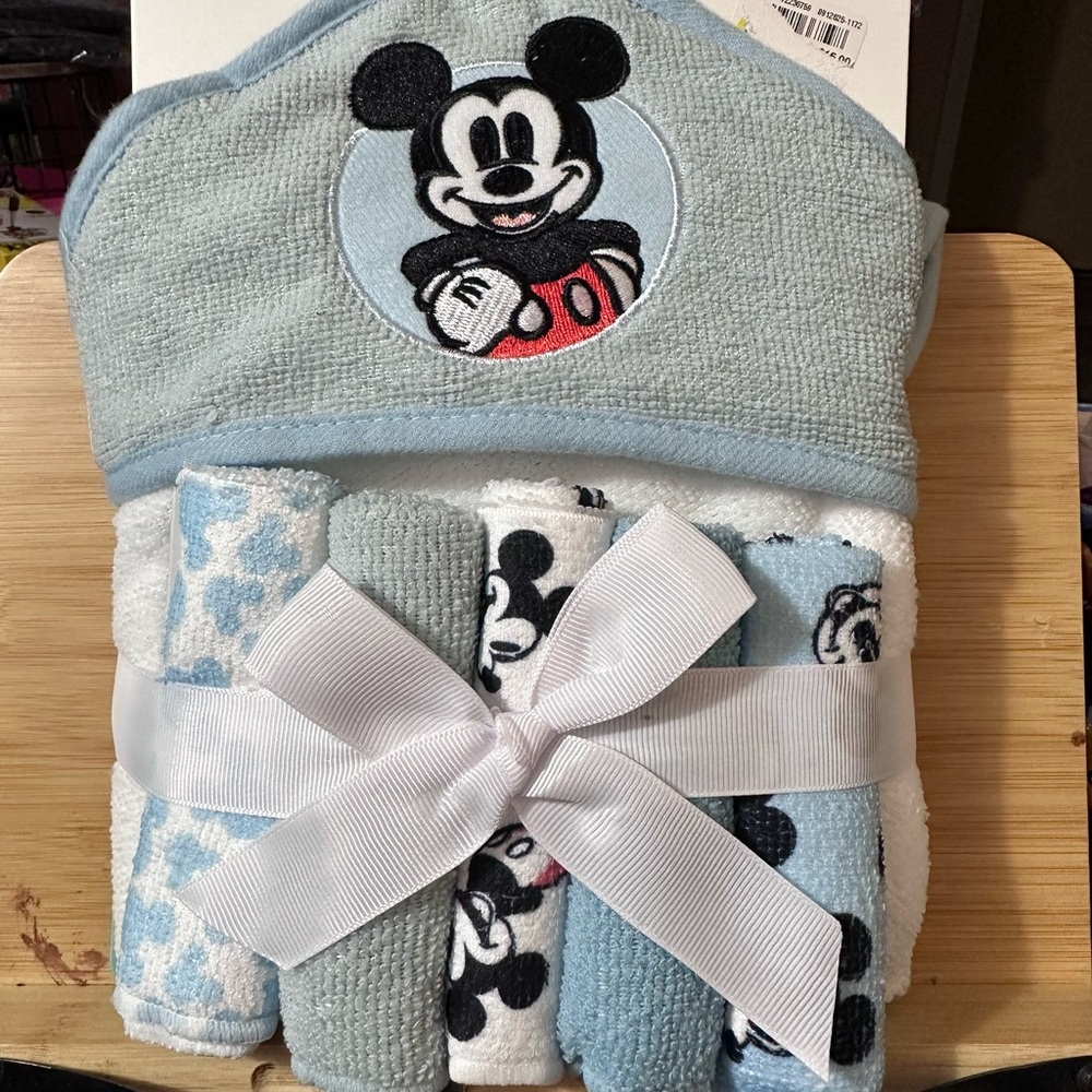 Cudlie Accessories Disney Baby Mickey Mouse Hooded Towel with 5 Piece...